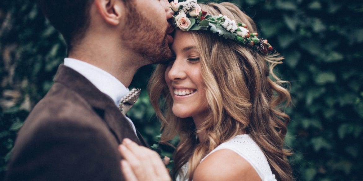 Wedding couple in front of leaves background